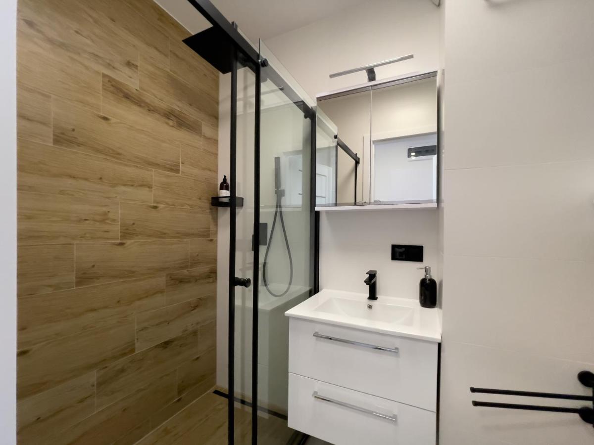 Urban Apartments Premium Baildona 18B, Free Garage, Self Check-In Katowice Esterno foto
